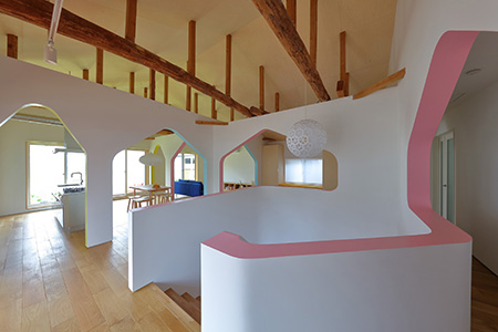 House of Many Arches is a renovation project based in Kobe, Japan。