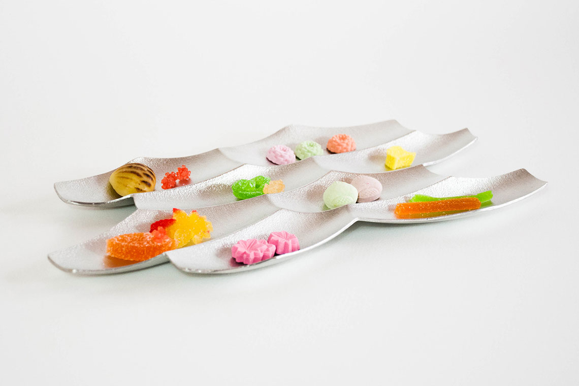 Sasa Tray is inspired by the flow and reflection of an ocean surface and is used for holding sweets, food and accessories